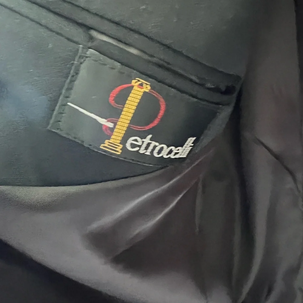 Petrocelli 💯 wool black suit jacket in size 48L. In great shape, lined.